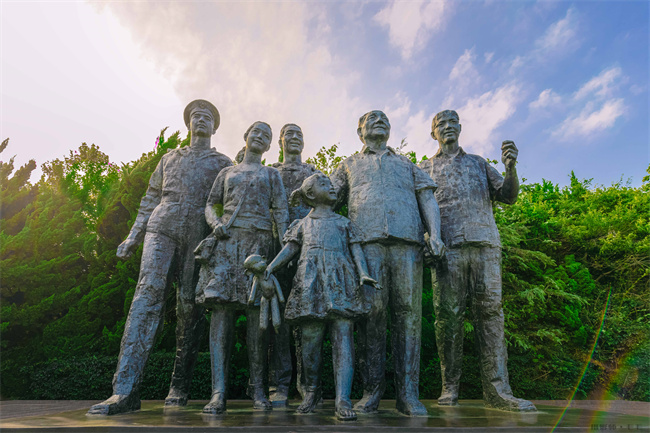 《鄧小平和人民在一起》雕塑公園